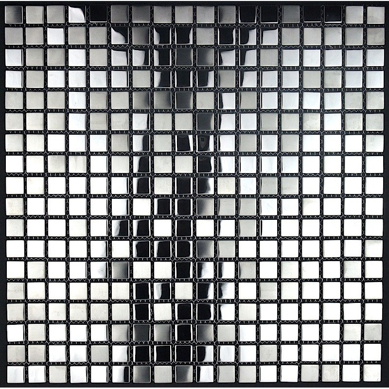 Plaque de mosaïque en acier inoxydable pour crédence de cuisine design et contemporaine.