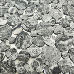 Azulejos para chão de duche Braga com efeito seixo, seguros e resistentes para duches ao nível do chão.