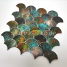 Carrelage mural en mosaique ecaille de poisson, texture métal patiné pour cuisine ou salle de bain.