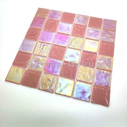 Pastilha mosaico de vidro para cozinha. Revestimento cozinha vidro com efeito iridescente, ideal para design moderno.